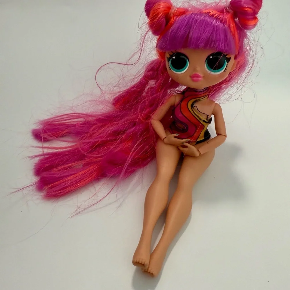 MGA LOL Surprise ROLLER CHICK OMG Fashion Doll Series 3 Pink Hair Beautiful